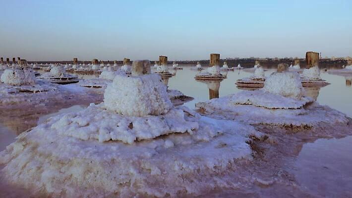 호수 바다 백그라운드 자연 사람없음 야외 물 흰색 약초 크리스탈 휴양지 진흙 결정체 지구온난화 내추럴 우크라이나 짠맛 오데사 4K MP4 해외동영상 클립영상 자연요소 유럽 컬러 장소 풀_식물 맛 광석 생태계 동영상 기후변화 파일형식