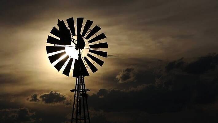 농업 모션 자연 하늘 바람 날씨 사람없음 야외 태양 농장 농경지 힘 일몰 풍차 에너지 시골 칼날 클립 동영상 설정 펌프 방앗간 되감기 밭일 오지 HD MOV 해외동영상 클립영상 자연요소 산업 노을 생태계 파일형식