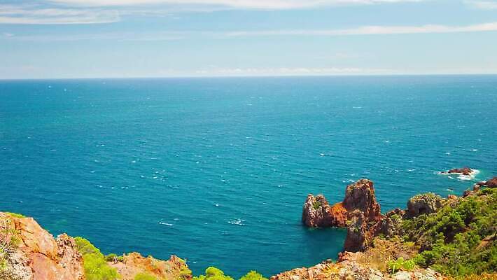 나무 전통 유럽 바다 컬러 여행 자연 하늘 휴가 파노라마 사람없음 물 햇빛 태양 프랑스 시간 만 가장자리 지중해 각도 남쪽 프랑스어 넘어짐 코르시카 터키석 많음 수평선 4K 타임랩스 MP4 해외동영상 클립영상 자연요소 식물 문자 나라 섬 컨셉 모션 촬영기법 둘레 보석 방향 생태계 동영상 파일형식