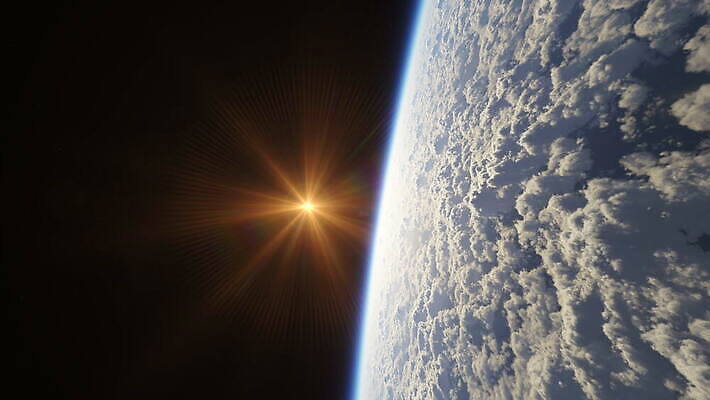 별 지구 백그라운드 하늘 비행기 사람없음 파란색 빛 햇빛 태양 우주 일출 어둠 행성 인공위성 광선 달 분위기 야간 저녁 고도 순수 천문학 궤도 천국 빛망울 넘어짐 수평선 탄소 4K MOV 해외동영상 클립영상 자연요소 교육 컬러 컨셉 통신 항공교통 모션 대중교통 노을 동영상 파일형식