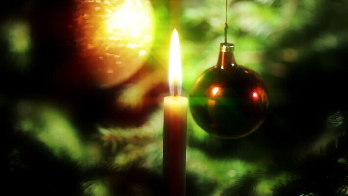 나무 전통 계절 백그라운드 촛불 공 불 휴가 불꽃 전등 주택 기념 요정 따뜻함 사람없음 내부 장식 빨간색 초록색 빛 크리스마스트리 축하 인사 황금 야간 벽난로 노엘 MOV 해외동영상 클립영상 자연요소 식물 컬러 컨셉 크리스마스 초 조명 건물 예절 동영상 파일형식