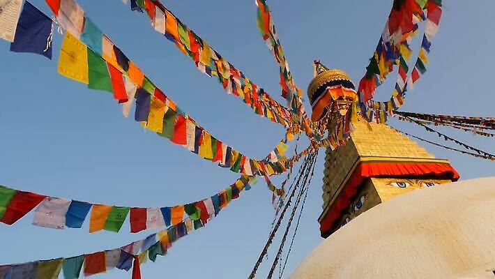 전통 아시아 종교 여행 불교 하늘 바람 동양인 사람없음 초록색 컬러풀 노란색 여행객 계곡 맑음 흰색 기도 깃발 사찰 재산 황금 땅 명상 신성 네팔 수도원 랜드마크 사당 사리탑 순례 숭배 옛날 카트만두 히말라야 MOV 해외동영상 클립영상 자연요소 나라 컬러 종교건축 날씨 사람 인종 금융 탑 동영상 파일형식 산맥