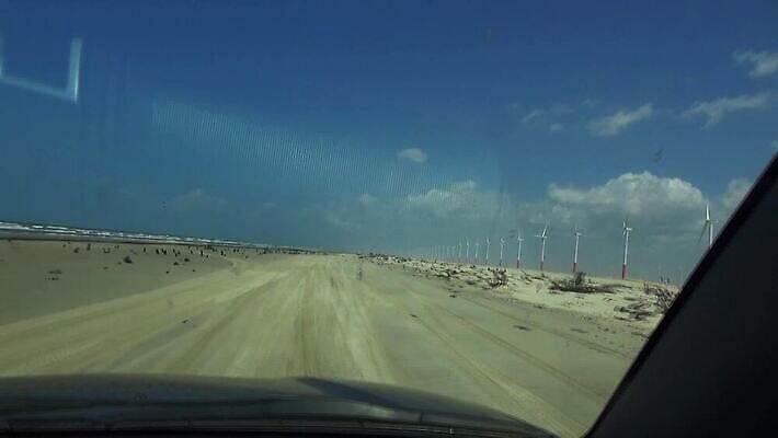 주간 호수 모래 여행 자동차 건조 항해 국립공원 사람없음 3D 디지털 운전 사막 연못 고독 승차 모래언덕 당구 사파리 호기심 브라질 석호 랜드마크 비포장도로 오아시스 오프로드 특별함 픽업 흙길 브라질사람 MOV 해외동영상 클립영상 자연요소 공원 감정 도로 길 육상교통 컨셉 배_교통 모션 구기 흙 남아메리카 언덕 디지털합성 동영상 파일형식