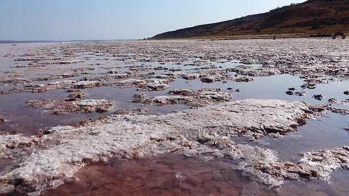 호수 바다 백그라운드 자연 풍경 사람없음 야외 물 바위 흰색 약초 크리스탈 휴양지 진흙 결정체 지구온난화 내추럴 우크라이나 짠맛 오데사 4K MP4 해외동영상 클립영상 자연요소 유럽 컬러 장소 돌_바위 풀_식물 맛 광석 생태계 동영상 기후변화 파일형식