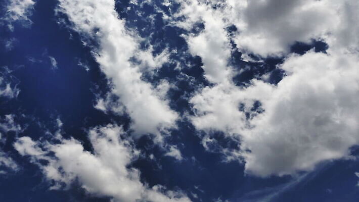 구름 컬러 백그라운드 자연 하늘 날씨 풍경 사람없음 야외 가로 여름 파란색 빛 햇빛 태양 우주 환경 흰색 전원 분위기 장면 천국 솜털 스카이라인 내추럴 오존 적란운 천창 유일 타임랩스 MOV 해외동영상 클립영상 자연요소 계절 컨셉 촬영기법 전기에너지 생태계 동영상 파일형식 구름_자연