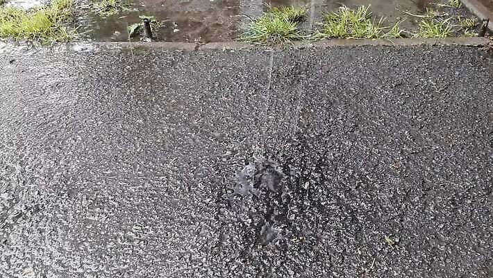 계절 백그라운드 자연 표면 날씨 사람없음 야외 물 파란색 봄 젖음 흐름 추위 물방울 연못 원형 액체 떨어짐 빗방울 웅덩이 폭풍 내추럴 폭풍우 스플래쉬 MP4 해외동영상 클립영상 자연요소 도형 컬러 컨셉 비_날씨 자연재해 생태계 동영상 파일형식