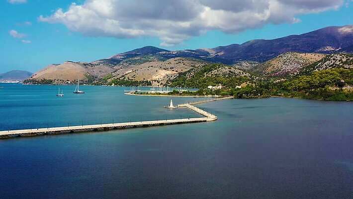 영어 길 바다 섬 건축양식 자연 휴가 거리 풍경 사람없음 야외 물 항구 산책로 바위 램프 도시 보행자 지중해 그리스 휴양지 포트 그리스인 오벨리스크 4K MP4 해외동영상 클립영상 자연요소 서양인 문자 건축 유럽 교통시설 조명 장소 생태계 동영상 파일형식