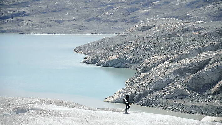 한명 사람없음 야외 걷기 탐험 빙하 그린란드 트래킹숏 MOV 해외동영상 클립영상 1 섬 모션 촬영기법 덴마크 사람 동영상 파일형식