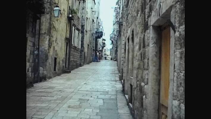 유럽 문화 벽 바다 여행 건축양식 하늘 거리 주택 사람 사람없음 건물 여름 파란색 도시풍경 성당 교회 여행객 탑 수확 바위 도시 센터 중세 역사 재산 향수 문서 복고 타운 크로아티아 동영상 두브로브니크 발칸반도 보관소 옛날 4K MOV 해외동영상 클립영상 건축물 계절 건축 나라 컬러 농업 종교건축 풍경 금융 화장품 돌_바위 저장 파일형식