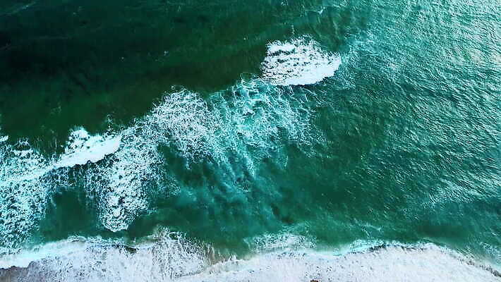 라이프스타일 파도 여행 우산 자연 휴가 휴식 풍경 사람없음 야외 물 전원 서핑 그리스 조감도 결석 남유럽 4K MOV 해외동영상 클립영상 자연요소 유럽 바다 컨셉 생활 수상스포츠 전기에너지 생태계 동영상 파일형식