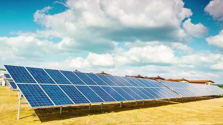 구름 산업 과학 자연 하늘 지붕 주택 사람없음 건물 파란색 세계 햇빛 태양 반사 환경 힘 봄 재활용 장비 발전기 에너지 시골 시간 판넬 선택 역 보호 예측 하이테크 장면 동영상 세대 내추럴 혁명 공급 4K 타임랩스 MP4 해외동영상 클립영상 자연요소 건축물 계절 컬러 컨셉 교통시설 기술 촬영기법 발전소 친환경 생태계 파일형식