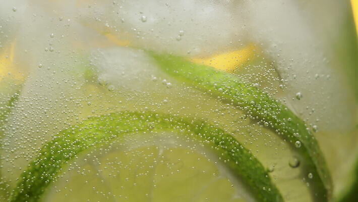 음료 조각 백그라운드 과일 귤 건강 사람없음 초록색 물 냉동 얼음 거품 추위 신선 칵테일 레몬 레모네이드 라임 소다 토닉 4K MOV 해외동영상 클립영상 자연요소 컬러 주류 동영상 에이드 파일형식