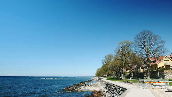 벽 여행 건축양식 하늘 주택 북유럽 스웨덴 사람없음 야외 건물 물 관광지 중세 보호 지역 커뮤니티 연립주택 스칸디나비아 패닝샷 4K MOV 해외동영상 클립영상 자연요소 건축물 건축 유럽 컨셉 촬영기법 역사 동영상 파일형식