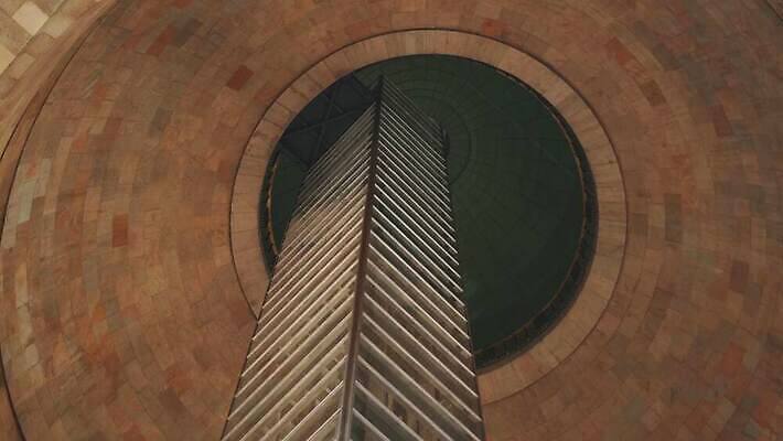 주간 벽 가로등 건축양식 창문 하늘 벽돌 거리 멕시코 사람 사람없음 건물 인테리어 조각상 탑 회색 도시 원형 보행자 엘리베이터 심볼 박물관 정사각형 대리석 동영상 애국심 천연기념물 혁명 랜드마크 비어있는 4K MOV 해외동영상 클립영상 자연요소 도형 건축물 디자인 공공시설 건축 컬러 컨셉 북아메리카 재료 조형물 파일형식