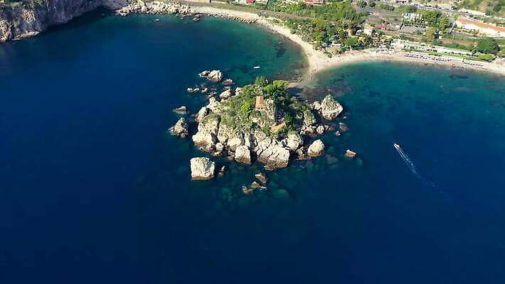 유럽 바다 섬 여행 자연 휴가 파노라마 풍경 사람없음 가로 여름 파란색 관광지 하이앵글 이탈리아 만 지중해 이탈리아문화 드론 파라다이스 4K MP4 해외동영상 클립영상 계절 나라 뷰포인트 컬러 촬영기법 생태계 동영상 유럽문화 파일형식