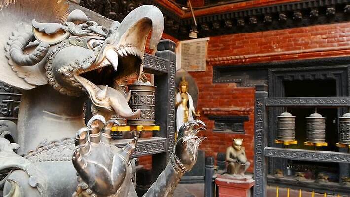 아시아 여행 불교 건축양식 미술 동양인 사람없음 장식 머리 금속 골동품 사찰 수비 재산 황금 보호 공작 사자 묘사 네팔 청동 수도원 목각 놋쇠 사당 옛날 제단 카트만두 특별함 힌두교 MOV 해외동영상 클립영상 건축 나라 종교 컨셉 포유류 종교건축 모션 재질 조류 문화예술 인종 신체부위 금융 동영상 파일형식