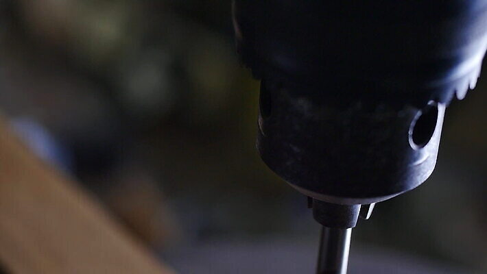 직업 손 디자인 산업 백그라운드 주택 한명 목재 금속 검은색 힘 기계 장비 흰색 기구 공구 나사 업무 구멍 작업실 드라이버 수리 목수 무선 오브젝트 목공예 토막 베터리 부스러기 송곳 수목 업그레이드 재주꾼 하드웨어 MOV 해외동영상 클립영상 나무 1 컬러 재료 재질 사람 건물 신체부위 컴퓨터 도구 작업 공예 동영상 파일형식