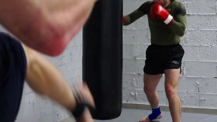 백인 라이프스타일 남자 스포츠 장갑 컨셉 신체 가방 근육 건강 성인 두명 상자 운동 힘 권투 보디빌더 클럽 리더 체육관 싸움 근육질 몸통 공격적 챔피언 킥복싱 MOV 해외동영상 클립영상 서양인 잡화 모션 사람 생활 신체부위 격투기 보디빌딩 몸매 동영상 파일형식