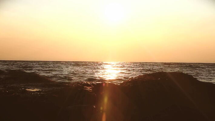 실루엣 파도 바다 여행 백그라운드 오렌지 자연 하늘 휴가 휴식 사람없음 빨간색 물 빛 모래사장 햇빛 태양 노란색 일출 맑음 황혼 일몰 새벽 낭만 광선 서핑 황금 하와이 공상 스카이라인 내추럴 파라다이스 하와이인 수평선 MOV 해외동영상 클립영상 자연요소 외국인 컬러 컨셉 과일 날씨 촬영기법 노을 미국 수상스포츠 생태계 동영상 파일형식