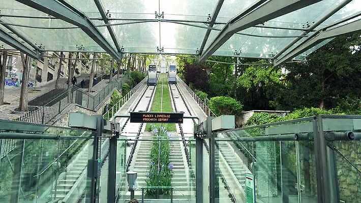 선 여행 건축양식 교통시설 자동차 유리 사람 사람없음 야외 빛 여행객 계단 봄 기차 프랑스 하트 도시 역 은색 소프트포커스 언덕 보케 리프트 일반 프랑스어 바실리카 파리(프랑스) 4K MP4 해외동영상 클립영상 모양 문자 계절 건축 유럽 육상교통 컬러 교통 재질 대중교통 촬영기법 시설 동영상 파일형식