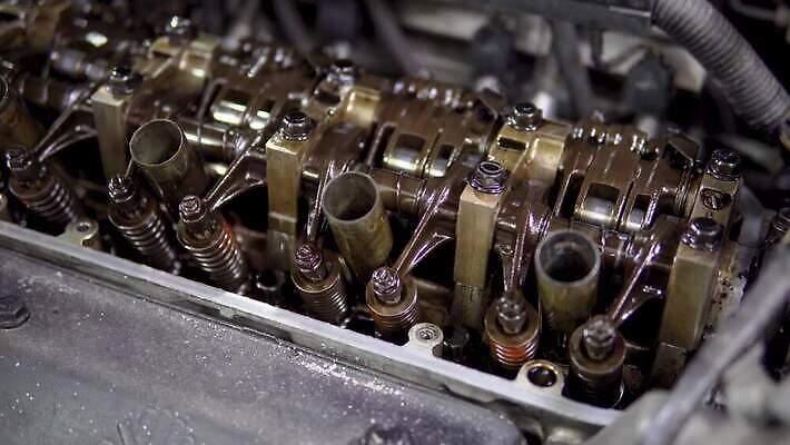 산업 백그라운드 부분 자동차 사람없음 금속 힘 기계 블록 오토바이 벨트 오픈 4 수리 콘센트 전기에너지 휘발유 고장 고정 엔진 정비공 모터 유지 깨짐 실린더 압축 옛날 중고 차고 철강 4K MP4 해외동영상 클립영상 잡화 육상교통 컨셉 재질 숫자 바이크 에너지 기술자 석유 동영상 파일형식