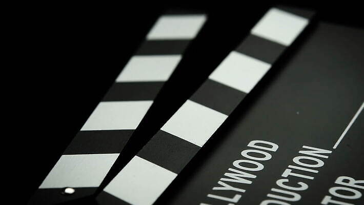 포즈 표시 전등 사람없음 카메라 배우 박수 필름 회전 동영상 책임자 석판 추 프로듀서 4K MOV 해외동영상 클립영상 직업 조명 손짓 전자제품 연예인 파일형식