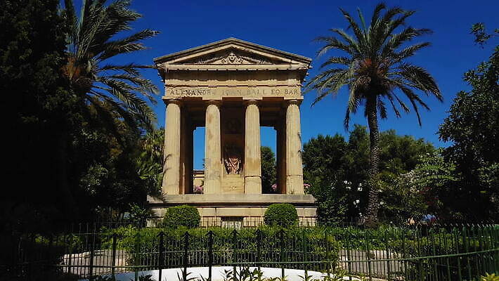 디자인 외관 공원 유럽 섬 여행 패턴 건축양식 풍경 사람없음 야외 초록색 관광지 도시풍경 세계 항구 정원 바위 기둥 도시 사찰 역사 지중해 심볼 기념물 천연기념물 랜드마크 몰타섬 수도권 MOV 해외동영상 클립영상 공공시설 건축 나라 바다 컬러 무늬 종교건축 교통시설 돌_바위 지역 몰타 동영상 파일형식