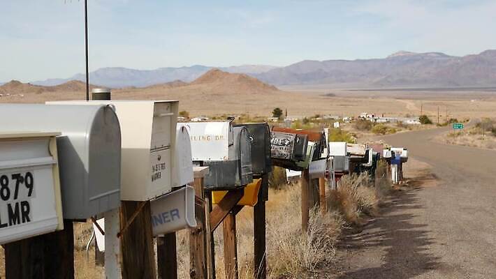 접시 도로 길 상징 여행 통신 사람없음 금속 계곡 미국 차도 골동품 기둥 역사 클래식 컨테이너 이름표 편지 교차로 우체부 향수 배송 가뭄 애리조나 주소 구식 그런지 길가 편지쓰기 레터링 수평선 4K 건조기후 MP4 해외동영상 클립영상 직업 식기 건축 산업 컨셉 북아메리카 교통시설 재질 날씨 화장품 기록 동영상 파일형식