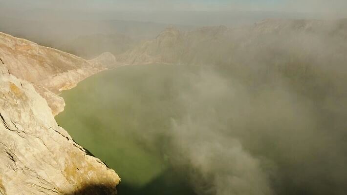 아시아 호수 자연 산 사람없음 안개 연기 항공 화산 인도네시아 분화구 가스 유황 조감도 4K MOV 해외동영상 클립영상 나라 날씨 생태계 동영상 파일형식