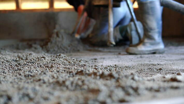 산업 모래 노동자 바닥 주택 사람없음 건물 가로 기계 장비 건설현장 공구 업무 수리 제조 종업원 파이프 시멘트 시스템 난방 펌프 건축업자 공예가 미장 석고 설치 콘크리트 4K MOV 해외동영상 클립영상 직업 건축물 건축 건설업 도구 작업 동영상 파일형식