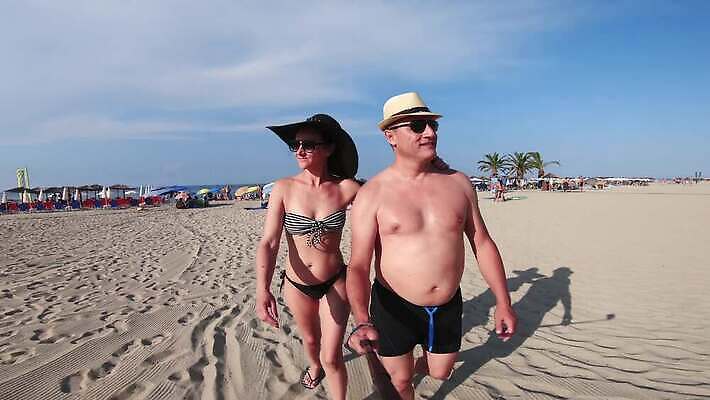 모자 라이프스타일 커플 행복 모래 바다 여행 2 자연 하늘 휴가 휴식 함께함 사랑 서기 사람 풍경 사람없음 물 여름 침묵 산책 신혼여행 흰색 전원 고급 선탠 휴양지 몰디브 이국적 파라다이스 4K MP4 해외동영상 클립영상 자연요소 잡화 계절 감정 아시아 컬러 결혼 컨셉 관계 모션 생활 소리 장소 전기에너지 생태계 동영상 파일형식