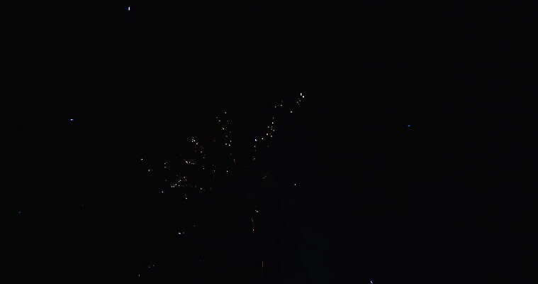 컬러 크리스마스 하늘 휴가 불꽃 새해 기념 사람없음 컬러풀 파티 축제 어둠 축하 야간 독립 독립기념일 4K MOV 해외동영상 클립영상 자연요소 기념일 컨셉 불 이벤트 동영상 파일형식