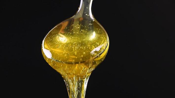 음식 백그라운드 오렌지 재료 부분 모션 디저트 건강 요리 사람없음 달리기 노란색 우주 금속 숟가락 검은색 젖음 흐름 가을 신선 투명 액체 황금 붓기 닫기 달콤 떨어짐 유혹 서빙 시럽 꿀 느림 충동구매 내추럴 아카시아 채식주의자 유체 MOV 해외동영상 클립영상 나무 계절 컬러 컨셉 과일 재질 수저 쇼핑 맛 채식 동영상 과소비 파일형식