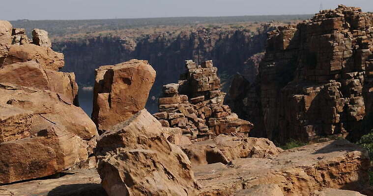 모양 디자인 컬러 조각 과학 백그라운드 패턴 자연 산 사람없음 장식 갈색 금속 수확 거친 동굴 크리스탈 광석 보석 철 발굴 언덕 질감 꼬리 날것 대리석 다이아몬드 치수 깊이 지질학 호러 화강암 니켈 4K MOV 해외동영상 클립영상 교육 무늬 농업 재료 재질 암석 원소 생태계 공포 동영상 파일형식
