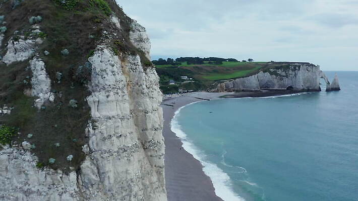 유럽 바다 자연 안테나 파노라마 사람없음 초록색 물 파란색 하이앵글 뷰티 절벽 프랑스 만 아치 프랑스어 노르망디 드론 랜드마크 4K MOV 해외동영상 클립영상 자연요소 문자 나라 뷰포인트 컬러 통신 촬영기법 생태계 동영상 파일형식