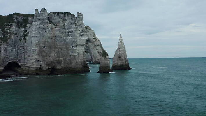 유럽 바다 자연 안테나 파노라마 사람없음 초록색 물 파란색 하이앵글 뷰티 절벽 프랑스 만 아치 프랑스어 노르망디 드론 랜드마크 4K MOV 해외동영상 클립영상 자연요소 문자 나라 뷰포인트 컬러 통신 촬영기법 생태계 동영상 파일형식