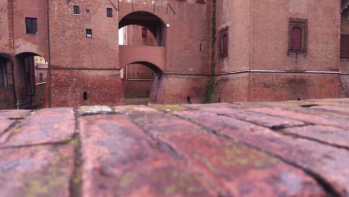 외관 유럽 여행 건축양식 하늘 벽돌 풍경 사람없음 야외 건물 물 파란색 도시풍경 여행객 탑 이탈리아 궁전 도시 성 센터 중세 역사 재산 저녁 타운 천연기념물 랜드마크 세기 옛날 4K MP4 해외동영상 클립영상 자연요소 건축물 건축 나라 컬러 고건축 모션 사람 금융 야간 동영상 파일형식
