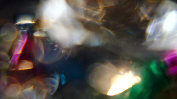 백그라운드 무지개 모션 추상 사람없음 컬러풀 뷰티 고급 닫기 매끈함 크리스탈 보석 수집 질감 보케 다이아몬드 루비 사파이어 스펙트럼 프리즘 4K MOV 해외동영상 클립영상 자연요소 컬러 컨셉 무늬 감각 광석 동영상 광학기기 파일형식