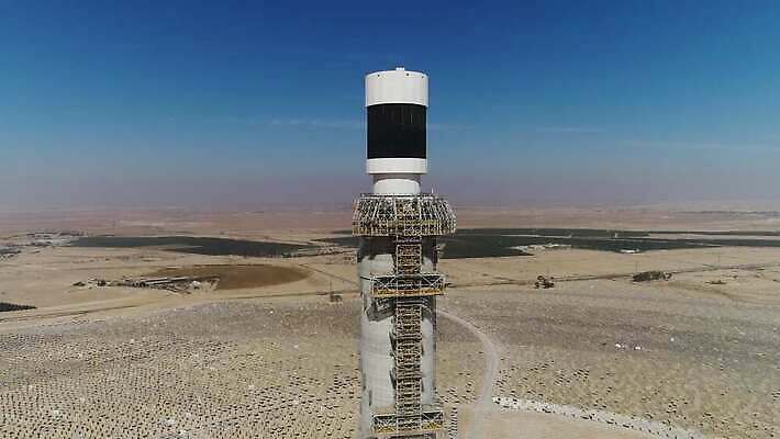 식물 산업 하늘 풍경 사람없음 야외 초록색 파란색 빛 글로벌 햇빛 태양 환경 탑 힘 재활용 장비 건설현장 사막 에너지 탐험 흰색 기름 석유 큼 기중기 생태계 태양에너지 가스 공학 개발 베터리 공급 4K MOV 해외동영상 클립영상 자연요소 건축물 교육 음식 컬러 건설업 중장비 그린에너지 크기 친환경 동영상 파일형식