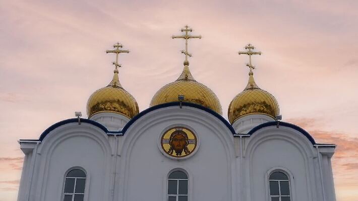 구름 전통 기독교 종교 문화 여행 건축양식 하늘 풍경 사람없음 건물 성당 교회 흰색 도시 사찰 역사 황금 러시아 돔 랜드마크 러시아인 옛날 MOV 해외동영상 클립영상 자연요소 서양인 건축물 건축 유럽 컬러 종교건축 동영상 파일형식