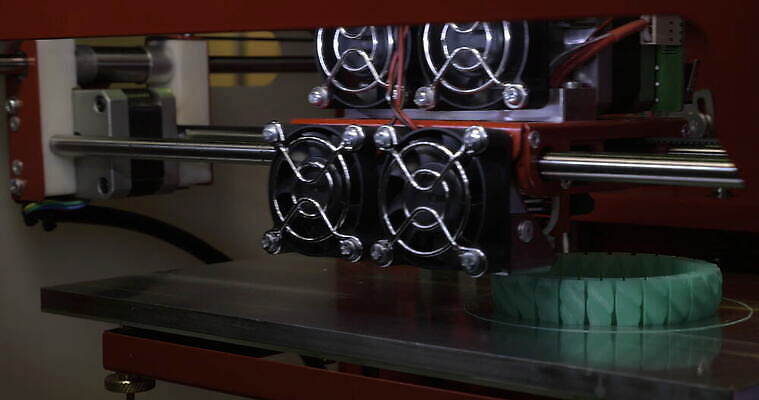 모양 모델 여자 산업 과학 팔찌 미래 사람없음 컴퓨터 3D 디지털 기계 장비 과학기술 공구 작업 제조 상품 인쇄 천 전시회 큐브 오브젝트 만들기 공학 혁명 모스크바 방법 엑스포 인터페이스 프로그램 하드웨어 4K MOV 해외동영상 클립영상 교육 컨셉 장신구 모션 기술 사람 전자제품 전시 도구 직물 디지털합성 러시아 동영상 파일형식