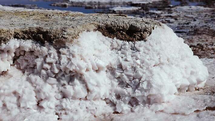 호수 바다 백그라운드 자연 풍경 사람없음 야외 물 바위 흰색 약초 크리스탈 휴양지 진흙 결정체 지구온난화 내추럴 우크라이나 짠맛 오데사 4K MP4 해외동영상 클립영상 자연요소 유럽 컬러 장소 돌_바위 풀_식물 맛 광석 생태계 동영상 기후변화 파일형식