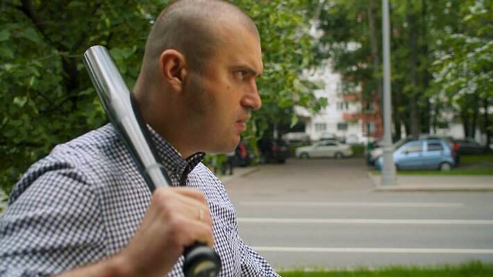 백인 남자 무기 얼굴 한명 사람 걷기 힘 야구 분노 도시 폭력 범죄 닫기 위험 공격 무서움 충돌 위협 싸움 박쥐 나쁜 압력 폭행 호러 4K MOV 해외동영상 클립영상 서양인 1 감정 컨셉 포유류 모션 신체부위 구기 사회이슈 공포 동영상 파일형식