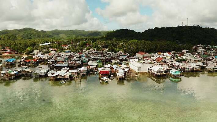 전통 아시아 바다 섬 여행 낚시 주택 안테나 사람없음 야외 건물 목재 물 마을 시골 도시 보트 오두막 가난 낚시꾼 지역 커뮤니티 포트 헛간 빈민가 소셜 옛날 조감도 4K MOV 해외동영상 클립영상 자연요소 나무 건축물 나라 컨셉 배_교통 재료 통신 레저 저장고 동영상 파일형식