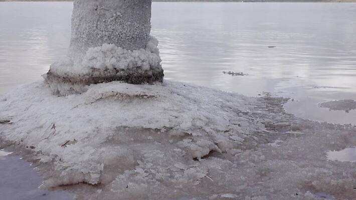호수 바다 백그라운드 자연 풍경 사람없음 야외 물 바위 흰색 약초 크리스탈 휴양지 진흙 결정체 지구온난화 내추럴 우크라이나 짠맛 오데사 4K MP4 해외동영상 클립영상 자연요소 유럽 컬러 장소 돌_바위 풀_식물 맛 광석 생태계 동영상 기후변화 파일형식