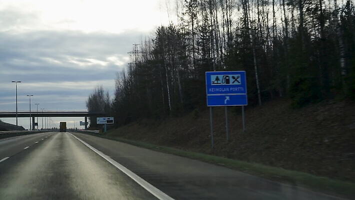 도로 여행 백그라운드 창문 교통시설 모션 자동차 자연 하늘 핀란드 사람없음 야외 옆모습 빛 태양 반사 운전 고속도로 교차로 속도 짐차 유럽연합 자동 헬싱키 MOV 해외동영상 클립영상 자연요소 길 육상교통 뷰포인트 교통 북유럽 시설 생태계 동영상 파일형식