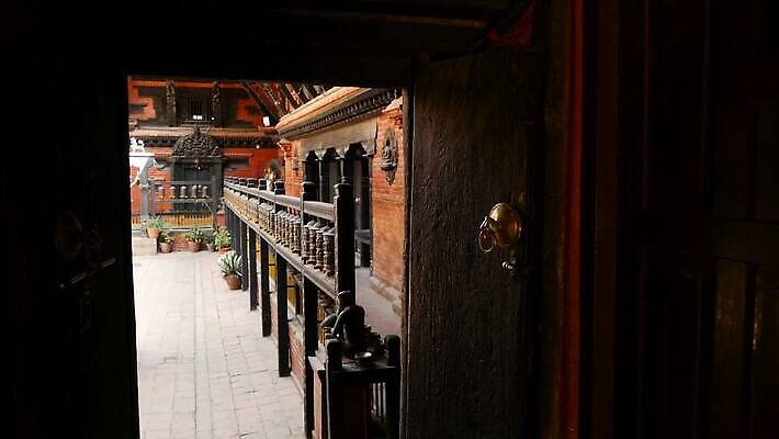 전통 아시아 종교 불교 건축양식 미술 동양인 사람없음 장식 조각상 금속 사찰 영혼 재산 황금 신성 네팔 청동 수도원 목각 놋쇠 랜드마크 사당 옛날 카트만두 힌두교 MOV 해외동영상 클립영상 건축 나라 종교건축 재질 문화예술 인종 금융 조형물 동영상 파일형식