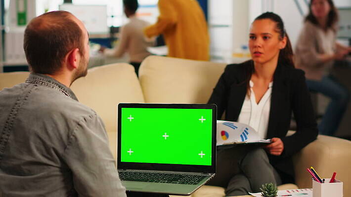 직업 흑인 회사 비즈니스 사업가 열쇠 직장 사람 사람없음 뒷모습 초록색 금융 노트북 사무실 알약 디지털 스크린 모니터 검은색 방 키보드 작업 비즈니스우먼 그룹 계획 대표 토론 동료 시작 경영자 창업 다민족 경영 마케팅 목업 콜라보레이션 크로마키 4K MOV 해외동영상 클립영상 서양인 여자 뷰포인트 컬러 컨셉 관계 경제 전자제품 컴퓨터 약 직장인 리더 자영업 동영상 파일형식