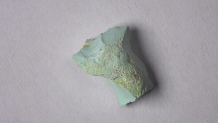 산업 장신구 실내 사람없음 치료 파란색 빛 컬러풀 뷰티 약 활발 약재 보석 발굴 순수 흰배경 슛 개성 지질 터키석 4K MOV 해외동영상 클립영상 컬러 백그라운드 컨셉 의학 내부 흰색 광석 동영상 파일형식