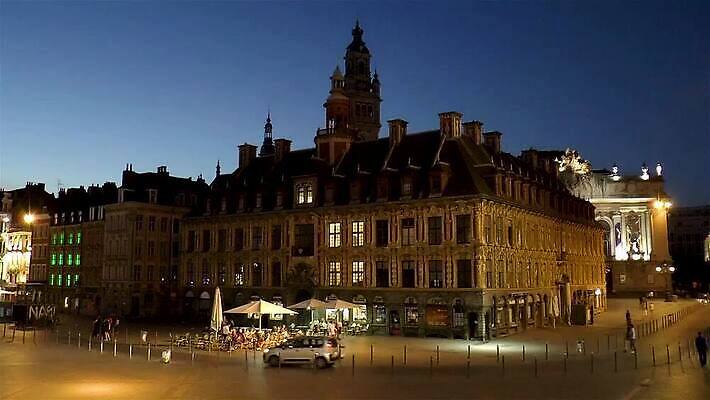 외관 유럽 산업 건축양식 하늘 파노라마 사람 사람없음 건물 탑 궁전 프랑스 도시 보행자 센터 역사 회의실 상업 종탑 프랑스어 구시가지 랜드마크 타임랩스 MP4 해외동영상 클립영상 문자 건축물 건축 나라 고건축 촬영기법 동영상 파일형식
